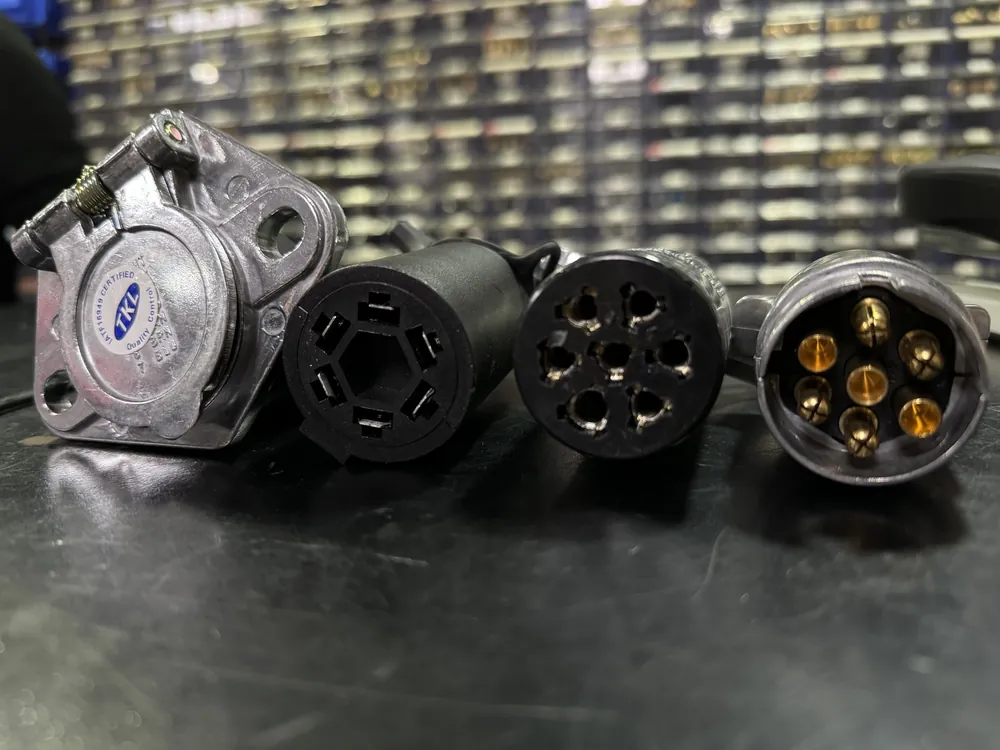 Enchufes de remolque y conectores